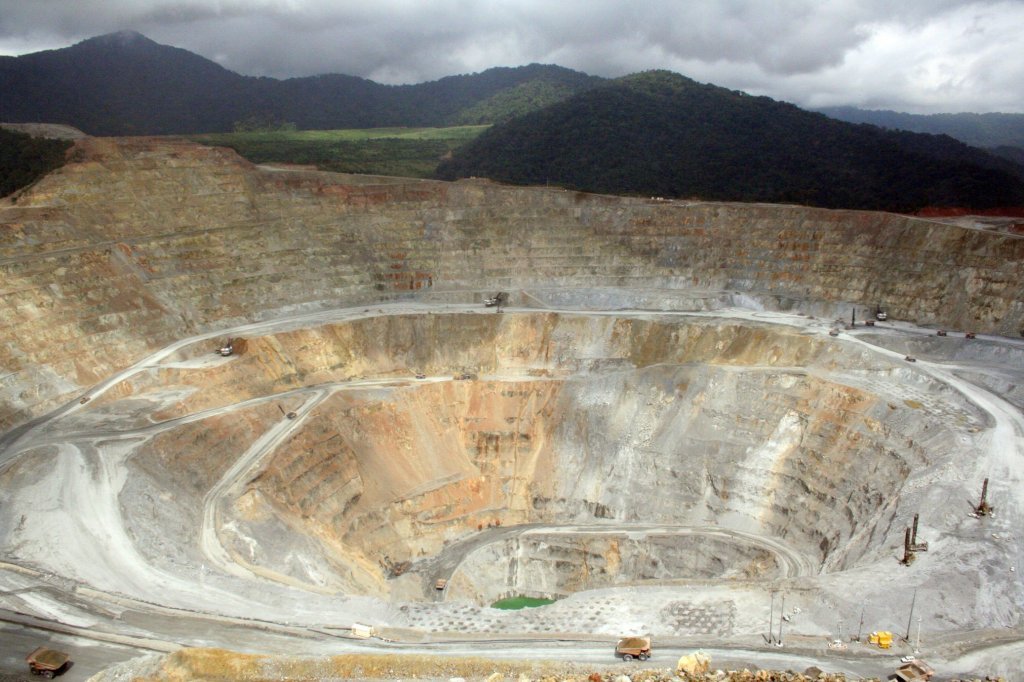 Batu Hijau mine in Indonesia (Photo)