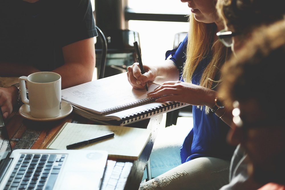 9 mistakes entrepreneurs make with their social media