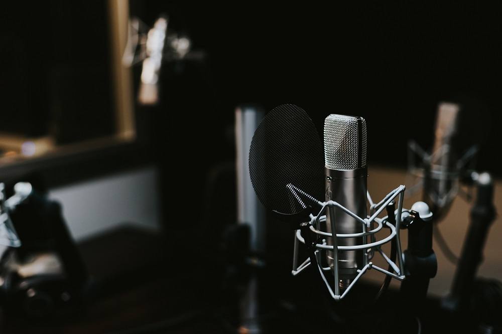 5 must-listen podcasts for public speakers