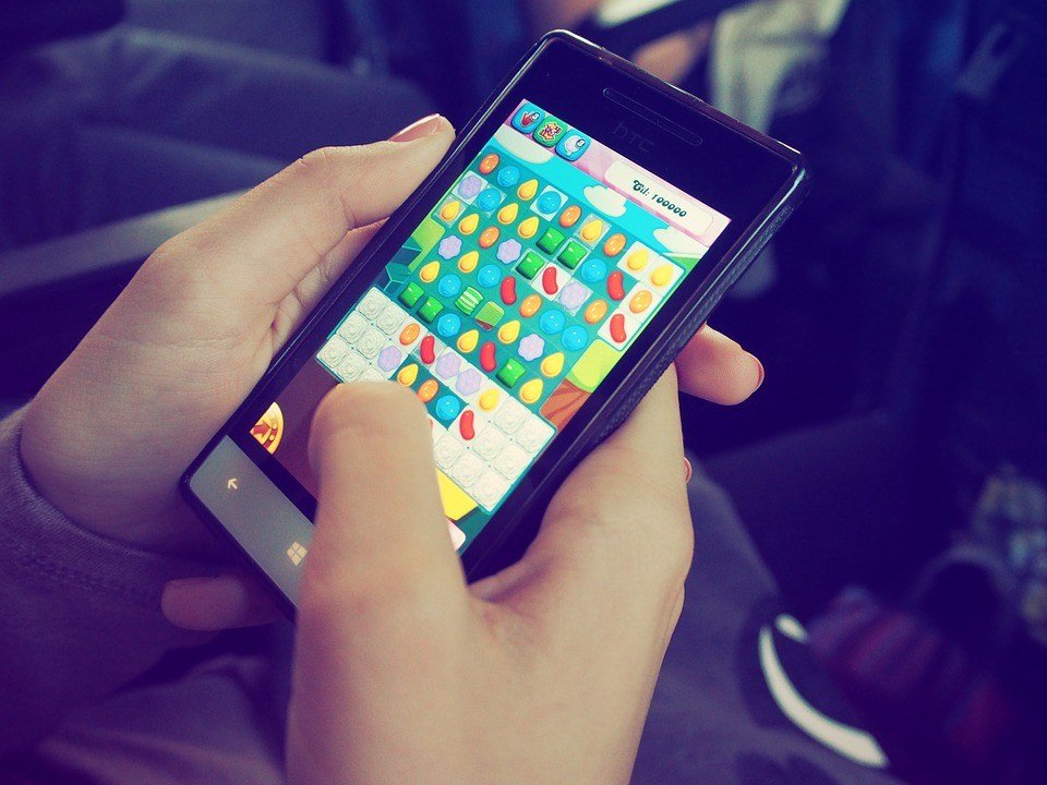 Gaming on the go is the convenient feature that mobile gaming industry provides. 