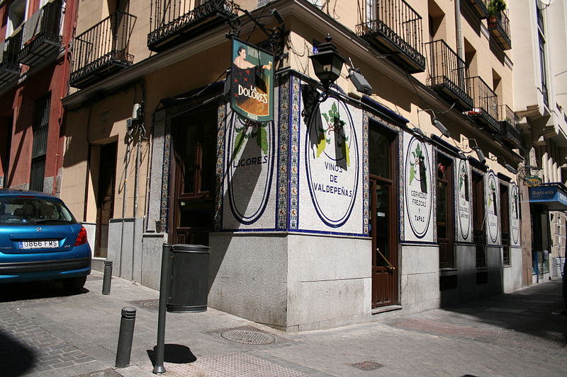 La Dolores' friendly and cozy atmosphere is what will make you order more than one beer for the road. Not to mention free tapas coupled with every order of beer. (Photo by Tamorian via Wikimedia Commons. CC BY 3.0)