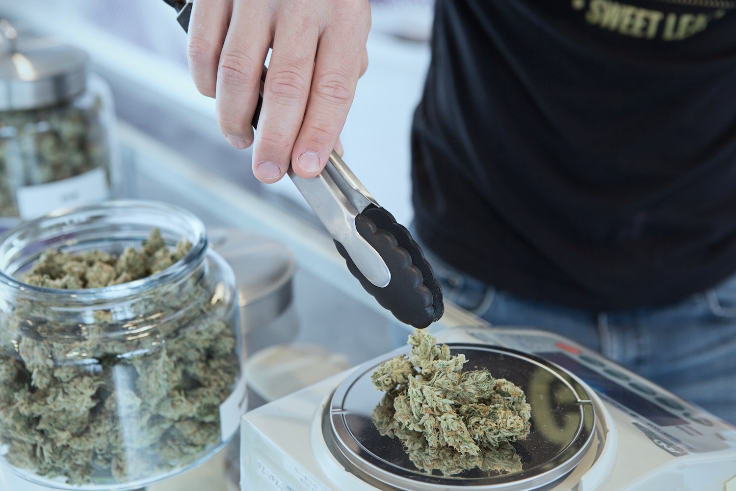 Is this the beginning of the end for Aurora Cannabis? - Born2Invest