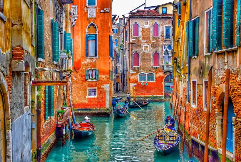 This picture show the city of Venice.