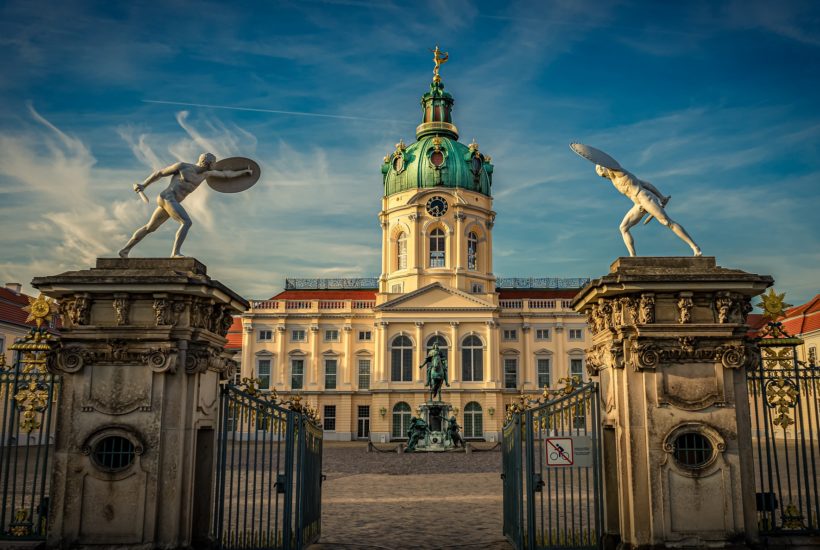 This picture show a building in germany.