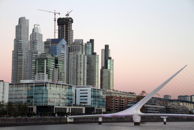 This picture show the city of Puerto Madero.