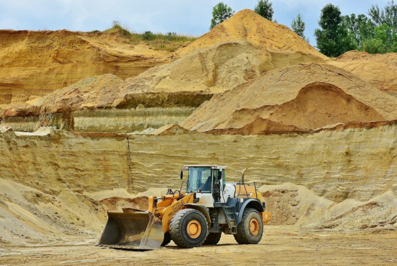 This picture show a truck working on a mining site.