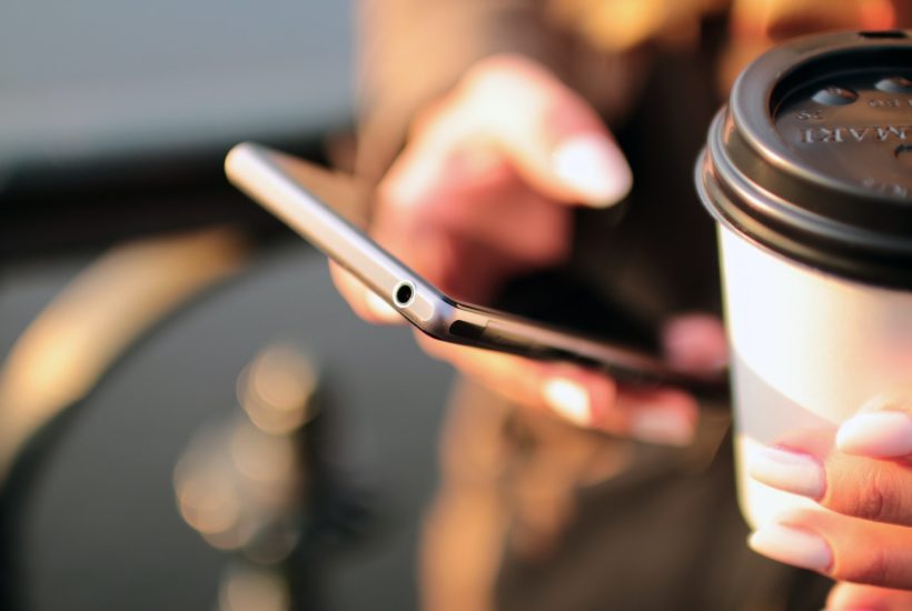 This picture show a persona using his smartphone.