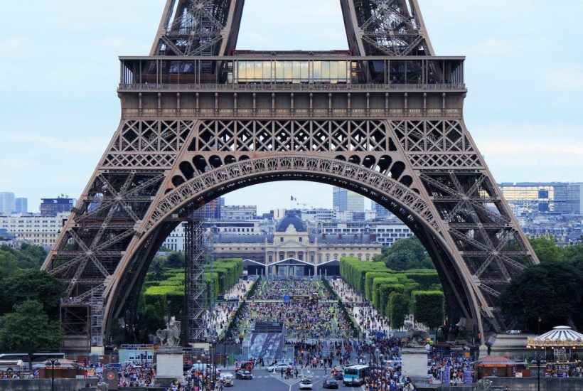 This picture show the Eiffel tower.