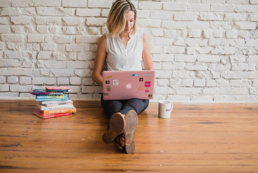 This picture show a woman using her laptop.