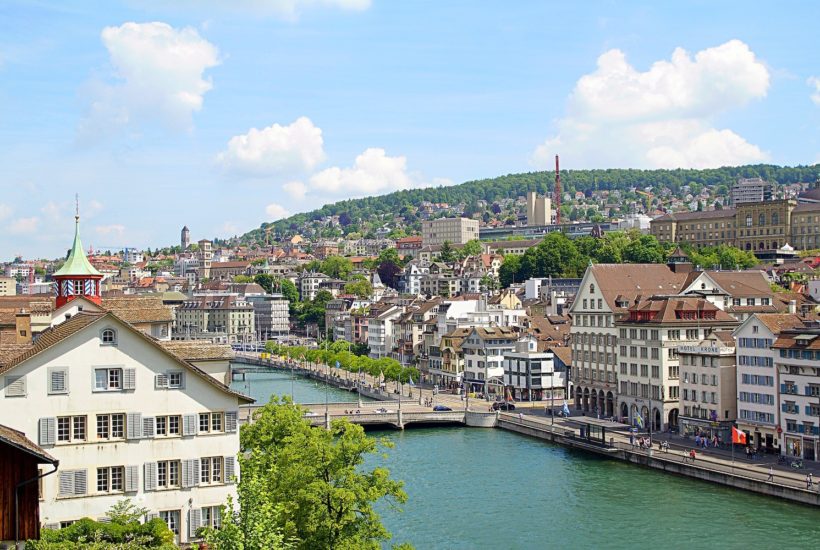 This picture show a the city of Zurich.